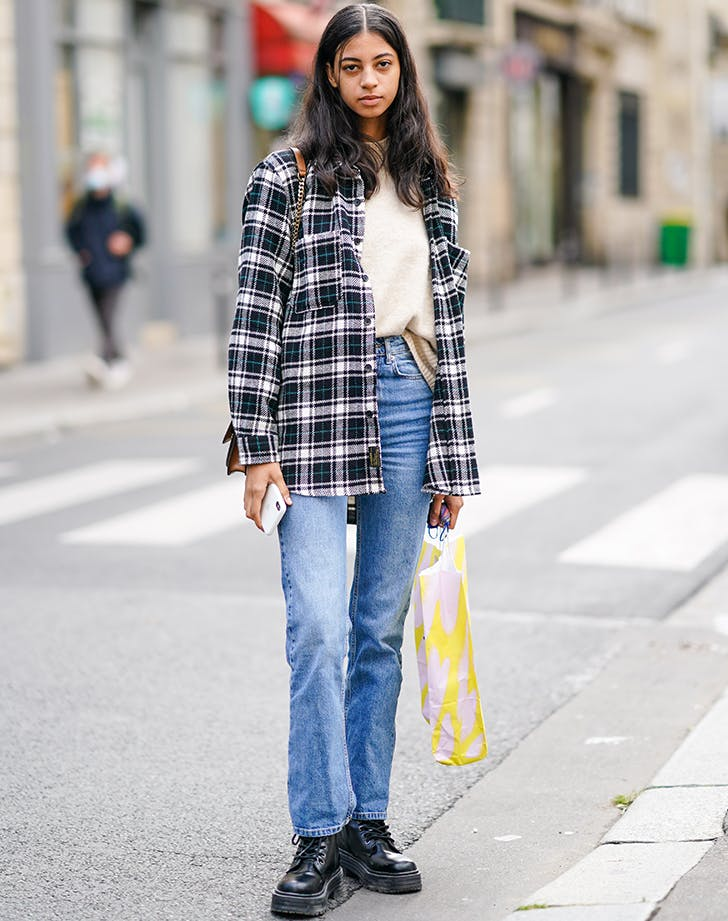 6 Cute And Easy Ways To Style A Flannel - Society19